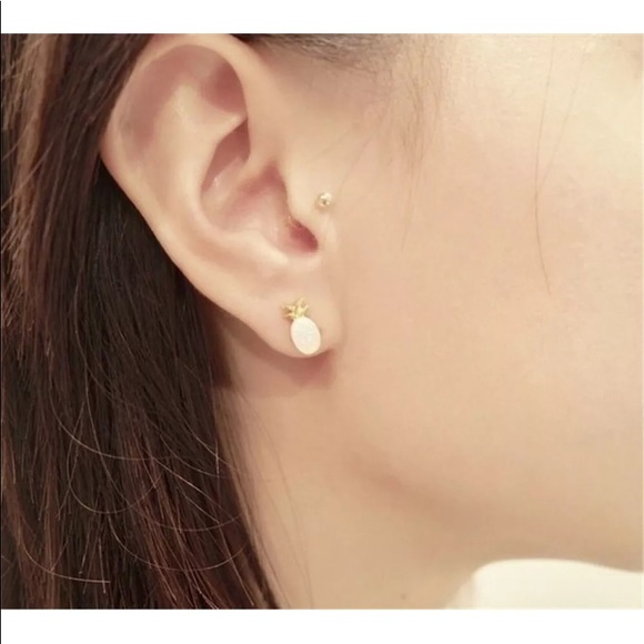 1 LEFT Pineapple 🍍Earrings Stud Iridescent Finish - Picture 4 of 4